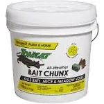 Tomcat 9 lb All weather Bait Chunx Pail - 32446 | Blain's Farm & Fleet