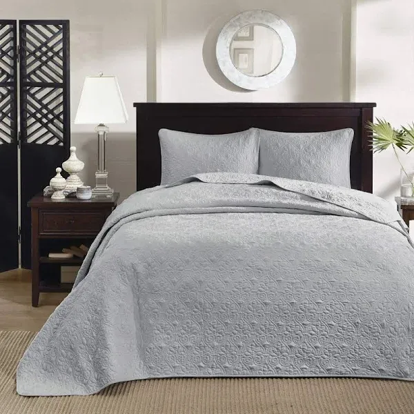 Madison Park Quebec Quilt Set - Luxurious Damask Stitching Design, Cotton Filled Lightweight Coverlet Bedspread Bedding, Shams, Twin/Twin XL(68"x90"), Cream 2 Piece