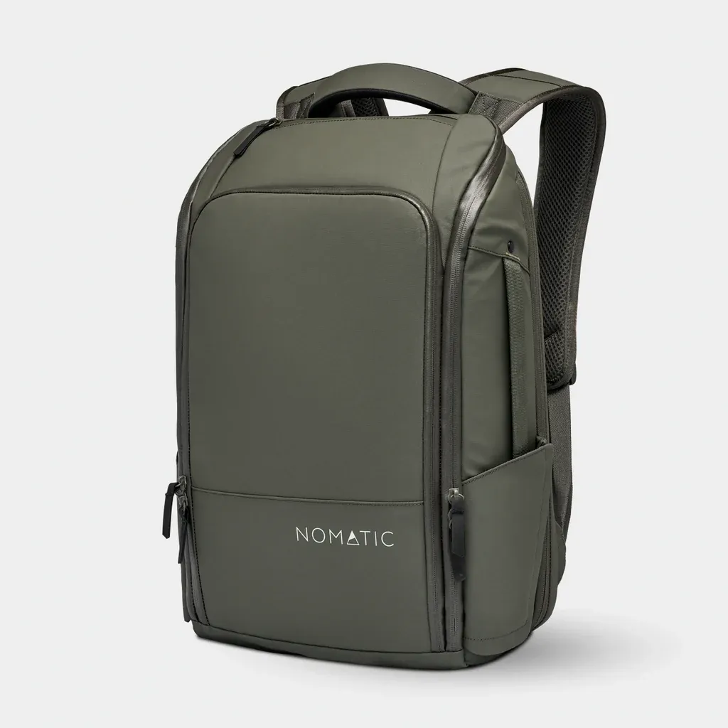 Nomatic 20L-24L Commuter Backpack | Black