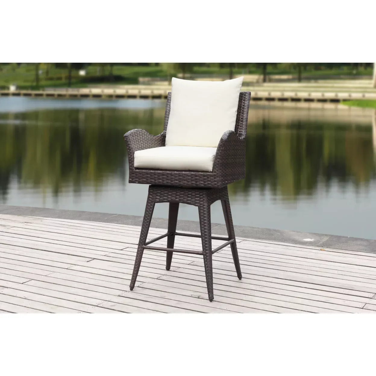 SAFAVIEH Outdoor Collection Hayes Wicker Swivel Counter Stool | Brown/Beige |