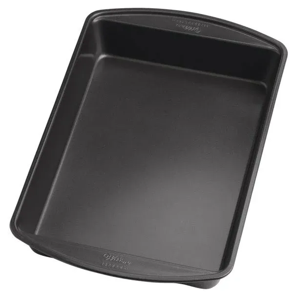 Wilton Perfect Results Rectangle Cake Pan, Grey