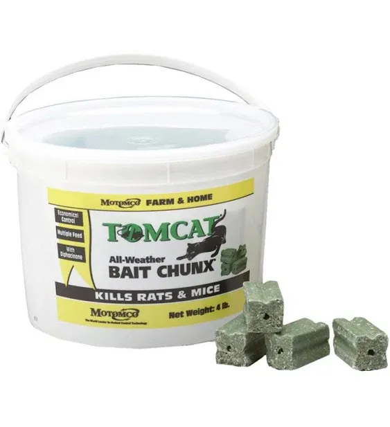 Tomcat 4 lb All Weather Bait Chunx Pail - 32444 | Blain's Farm & Fleet