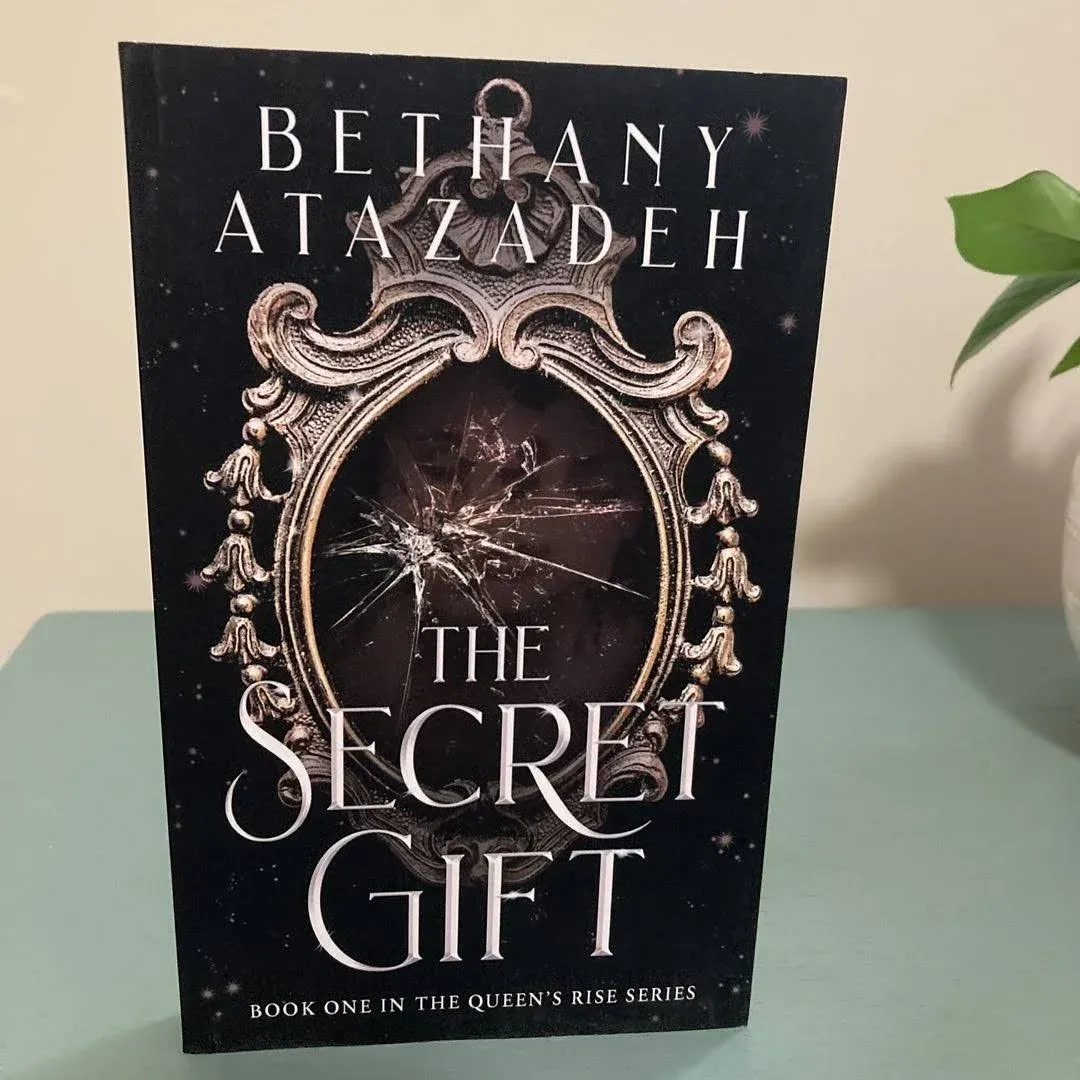 The Secret Gift: A Villain Origin Story - Paperback - VERY GOOD