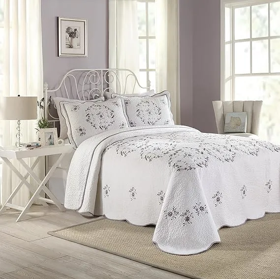 Modern Heirloom Gwen Bedspread, King